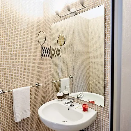 Drive In Oda ve Kahvaltı Roma