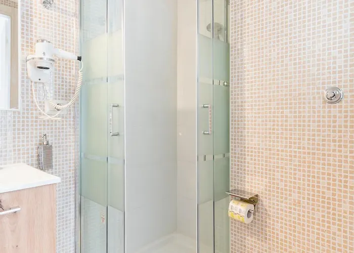 Drive In Bed and Breakfast 4*