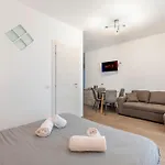 Drive In Bed and breakfast 4*